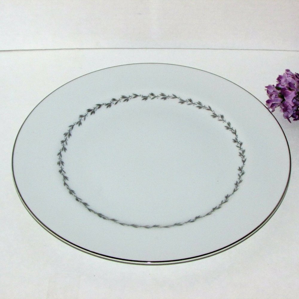 2 Mikasa Fine China Dinner Plates MELBOURNE 5556 Vintage Discontinued Dinnerware